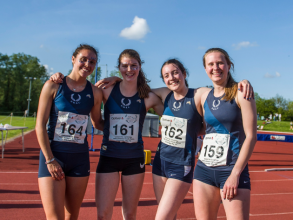 womens 4x400m team varsity